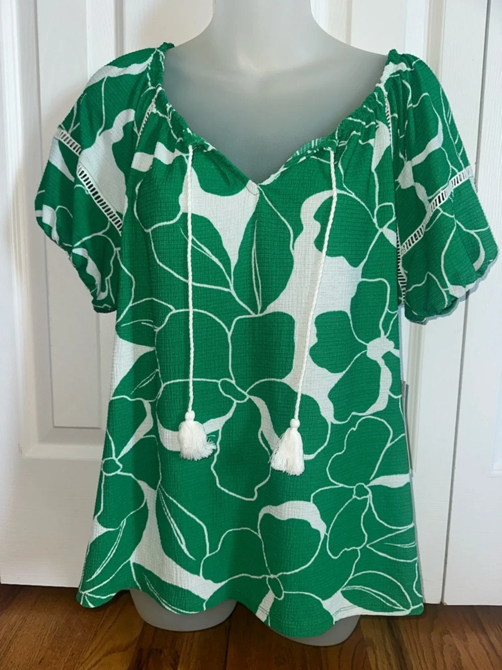 Joie De Vivre Green Floral Peasant Top with Tassel Tie Small S NWT - Picture 1 of 5